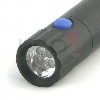 Dual-Head 3-Watt CREE & 5 Ultra Violet LED 3x AAA Compact Flashlight