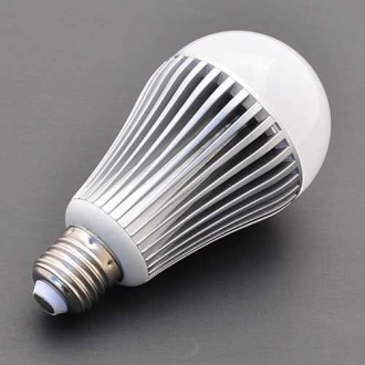 A70 8-Watt E27 Base Globe Shaped LED Light Bulb (Final Sale)